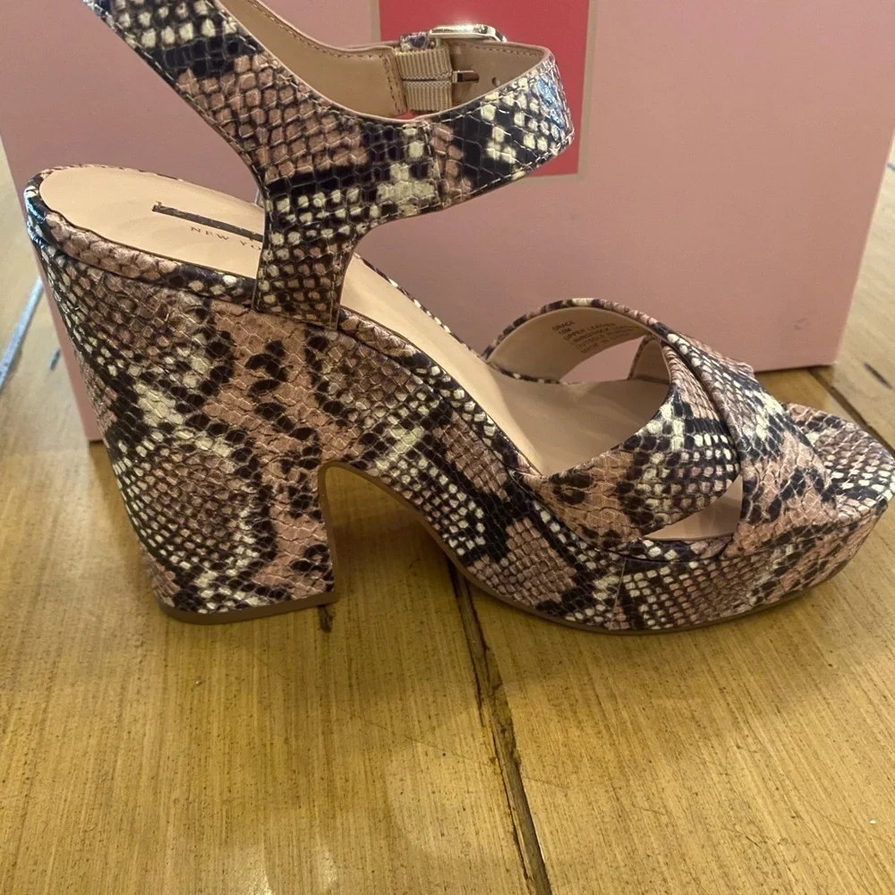 Kate Spade Women’s Snakeprint Platform Grace New in Box size 10